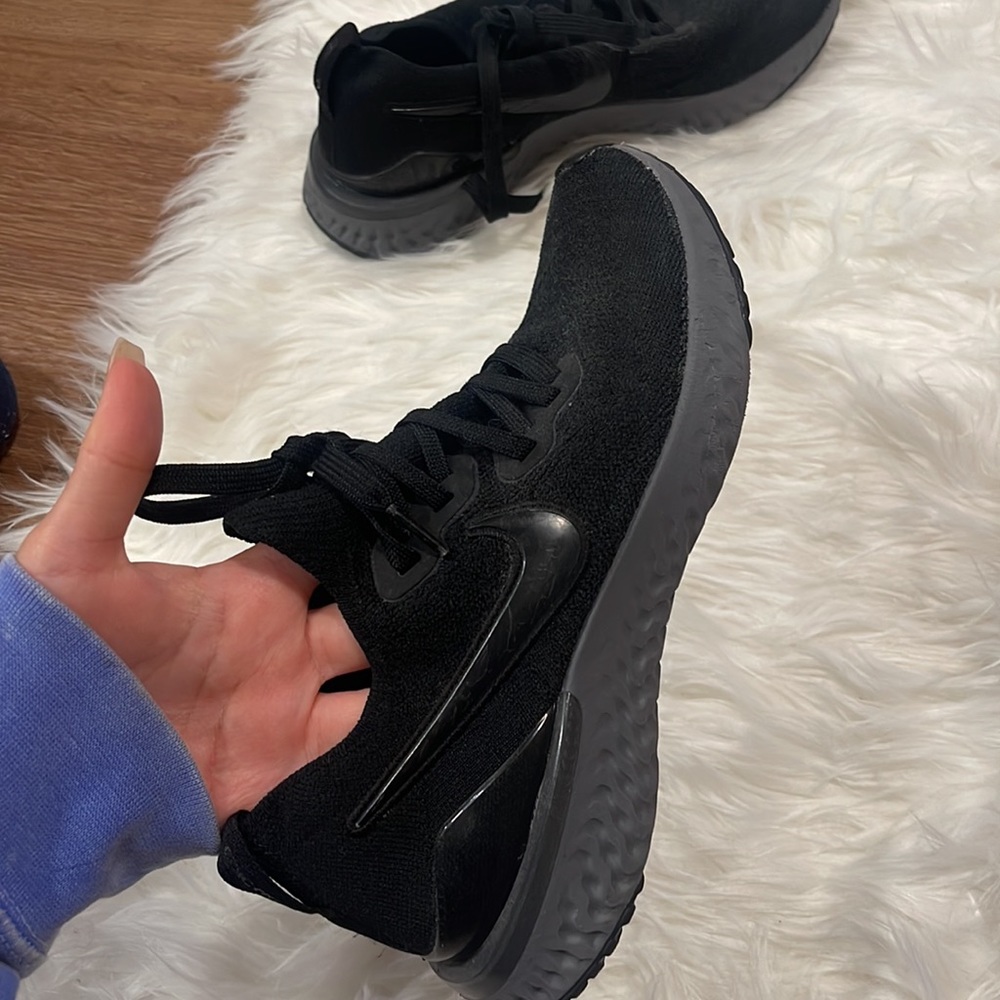 Nikes - Picture 2 of 4